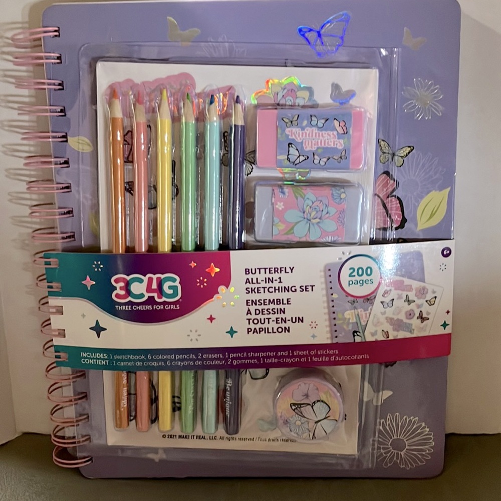3C4G mean Three Cheers for Girls.   Butterfly All In One Sketching set.